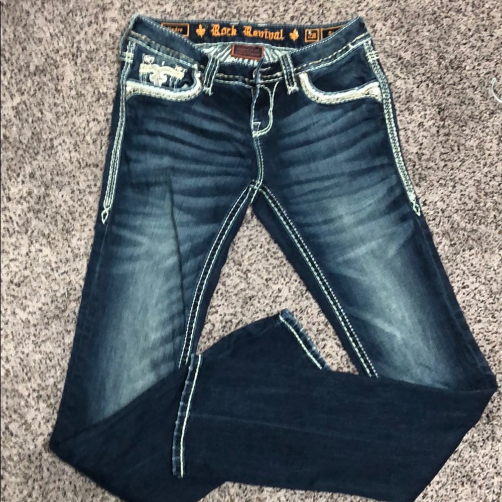 Like new sz 28L Rock Revival Boot cut Jeans